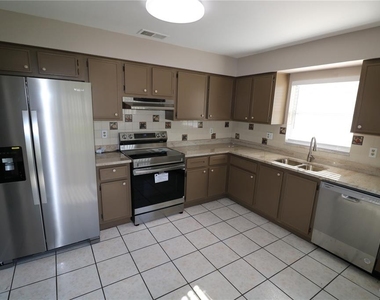 5018 Oakshire Drive - Photo Thumbnail 20
