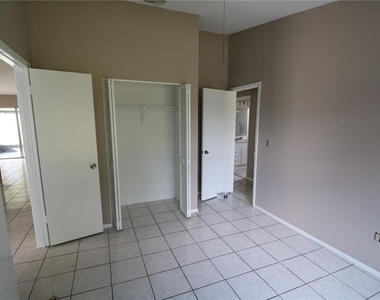 5018 Oakshire Drive - Photo Thumbnail 7