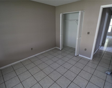 5018 Oakshire Drive - Photo Thumbnail 13