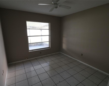 5018 Oakshire Drive - Photo Thumbnail 12