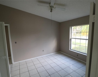 5018 Oakshire Drive - Photo Thumbnail 6