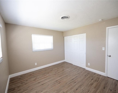 9372 1st Street N - Photo Thumbnail 10