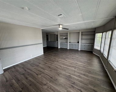 8066 Highpoint Boulevard - Photo Thumbnail 7