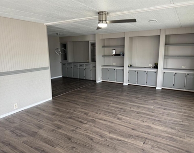 8066 Highpoint Boulevard - Photo Thumbnail 9