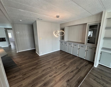 8066 Highpoint Boulevard - Photo Thumbnail 10