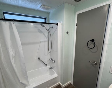 8066 Highpoint Boulevard - Photo Thumbnail 21