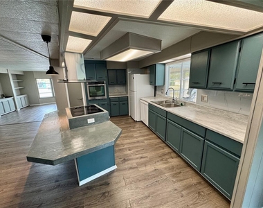 8066 Highpoint Boulevard - Photo Thumbnail 14