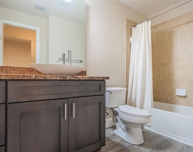 5215 Beach Breeze Court - Photo Thumbnail 34