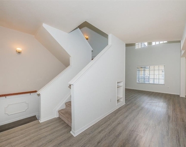 5215 Beach Breeze Court - Photo Thumbnail 21