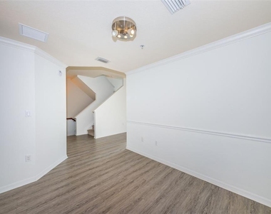 5215 Beach Breeze Court - Photo Thumbnail 9