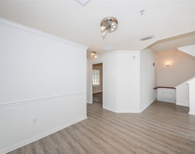 5215 Beach Breeze Court - Photo Thumbnail 10