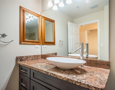 5215 Beach Breeze Court - Photo Thumbnail 35
