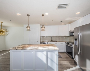5215 Beach Breeze Court - Photo Thumbnail 12