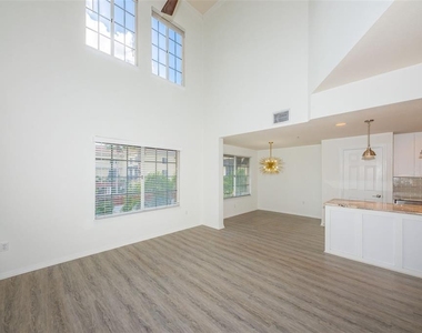 5215 Beach Breeze Court - Photo Thumbnail 6