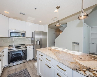 5215 Beach Breeze Court - Photo Thumbnail 17