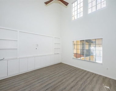 5215 Beach Breeze Court - Photo Thumbnail 5