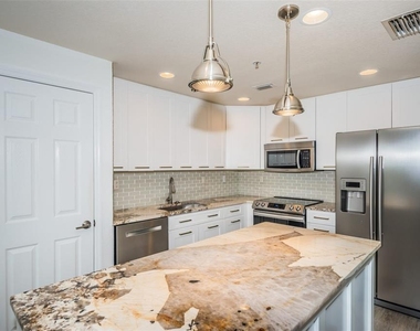 5215 Beach Breeze Court - Photo Thumbnail 14