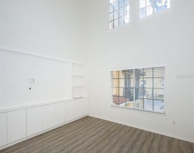 5215 Beach Breeze Court - Photo Thumbnail 8