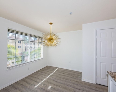 5215 Beach Breeze Court - Photo Thumbnail 18