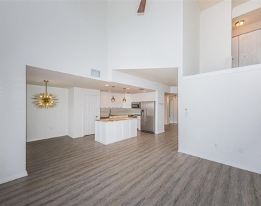 5215 Beach Breeze Court - Photo Thumbnail 7