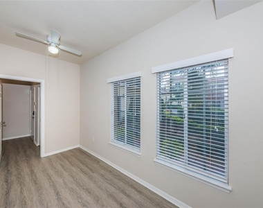 5215 Beach Breeze Court - Photo Thumbnail 36