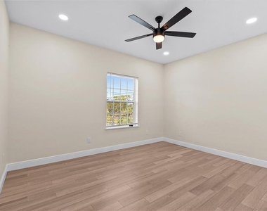 1081 S Pointe Alexis Drive - Photo Thumbnail 19