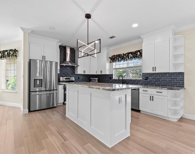 1081 S Pointe Alexis Drive - Photo Thumbnail 8