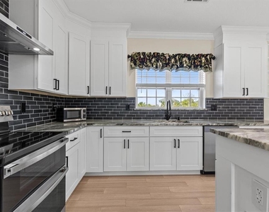 1081 S Pointe Alexis Drive - Photo Thumbnail 10