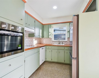 3218 38th Street N - Photo Thumbnail 7