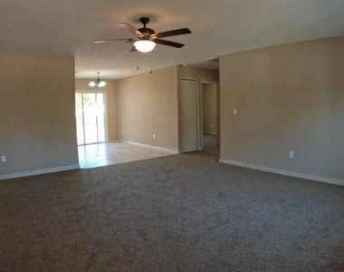 6320 Nw 65th Avenue - Photo Thumbnail 2