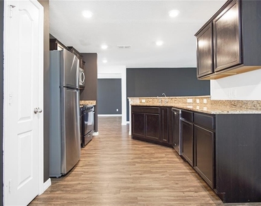 1503 Swan Lake Circle - Photo Thumbnail 6