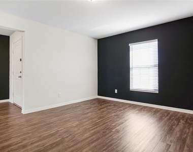 1503 Swan Lake Circle - Photo Thumbnail 11