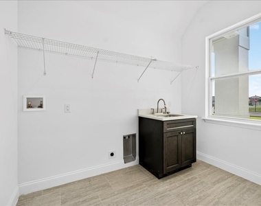 200 Snowy Orchid Way - Photo Thumbnail 47