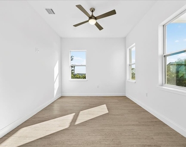 200 Snowy Orchid Way - Photo Thumbnail 39
