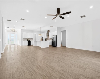 200 Snowy Orchid Way - Photo Thumbnail 13