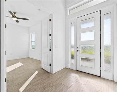 200 Snowy Orchid Way - Photo Thumbnail 10