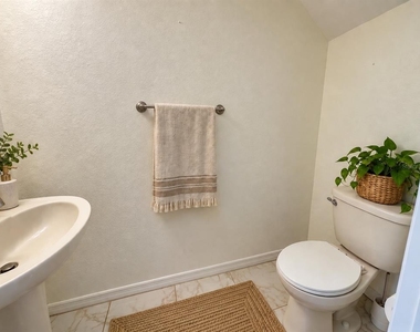 5090 Ne 122nd Boulevard - Photo Thumbnail 12