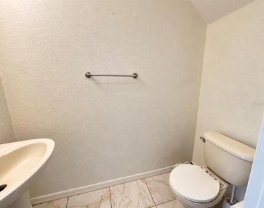 5090 Ne 122nd Boulevard - Photo Thumbnail 3