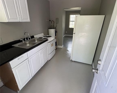 455 Pursley Street - Photo Thumbnail 1