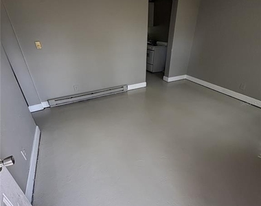 455 Pursley Street - Photo Thumbnail 4