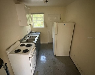 455 Pursley Street - Photo Thumbnail 4