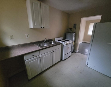 455 Pursley Street - Photo Thumbnail 2