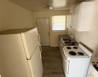 455 Pursley Street - Photo Thumbnail 2