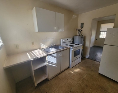 455 Pursley Street - Photo Thumbnail 1