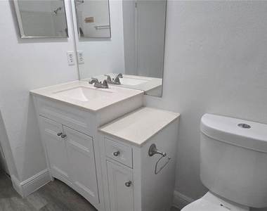 3814 Bay Club Circle - Photo Thumbnail 20