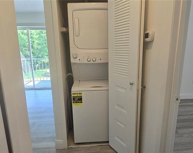 3814 Bay Club Circle - Photo Thumbnail 23