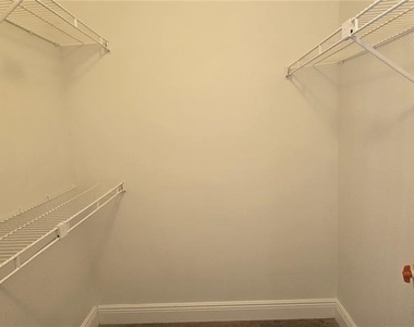 3814 Bay Club Circle - Photo Thumbnail 12