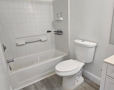 3814 Bay Club Circle - Photo Thumbnail 13