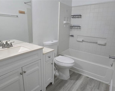 3814 Bay Club Circle - Photo Thumbnail 19