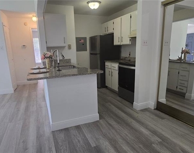 3814 Bay Club Circle - Photo Thumbnail 8